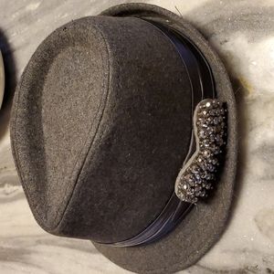 Fedora hat NWT in gray with lovely detail